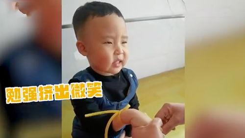 小朋友打针视频,勇敢小勇士的勇敢表现
